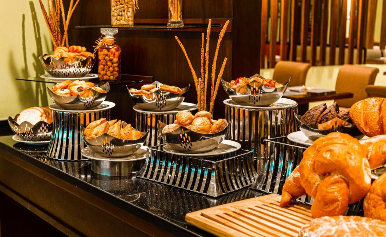 奥瑞克斯亚喀巴酒店 外观 照片 A buffet at a hotel