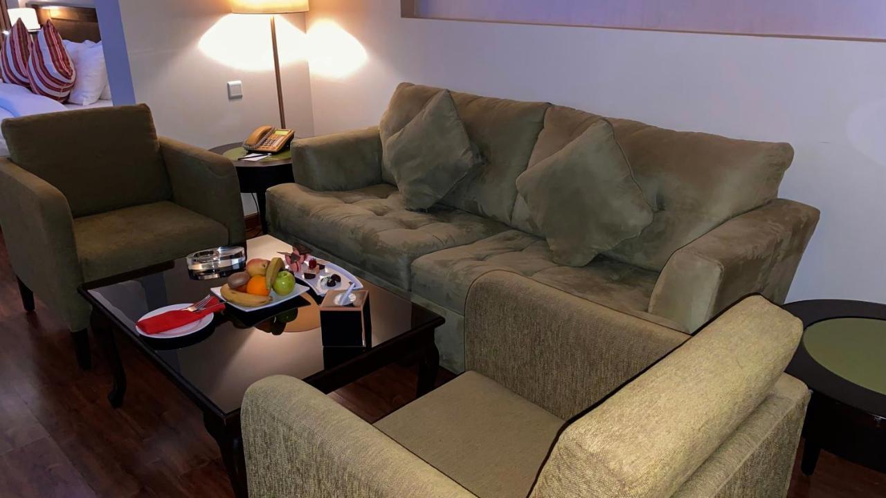 奥瑞克斯亚喀巴酒店 外观 照片 A sofa